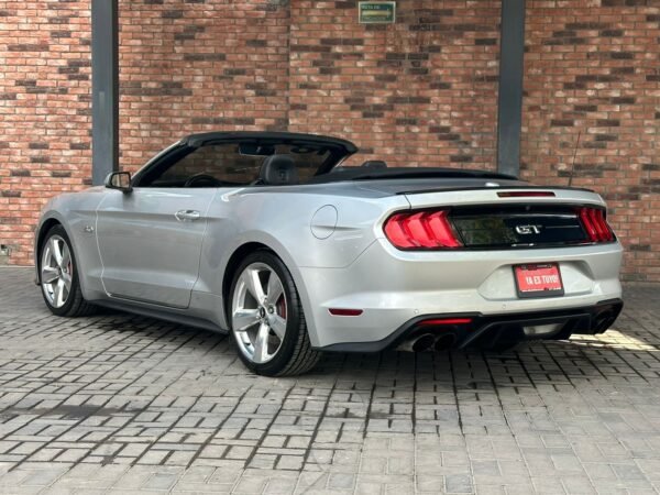 FORD MUSTANG