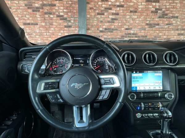 FORD MUSTANG