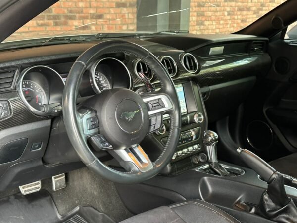 FORD MUSTANG