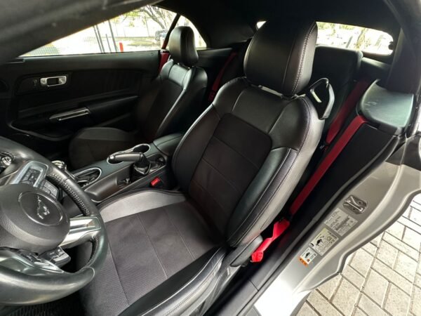 FORD MUSTANG