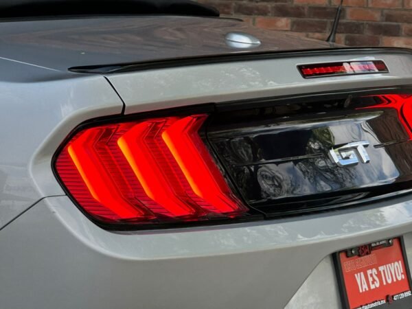 FORD MUSTANG