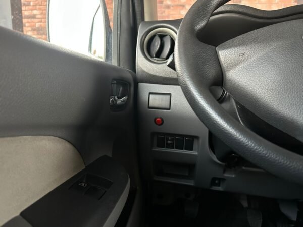 NISSAN URVAN