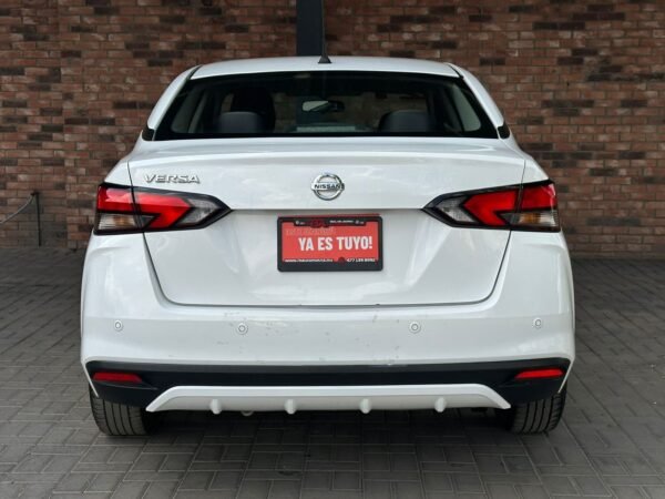 NISSAN VERSA