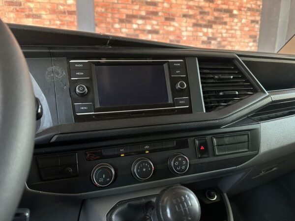 VOLKSWAGEN TRANSPORTER