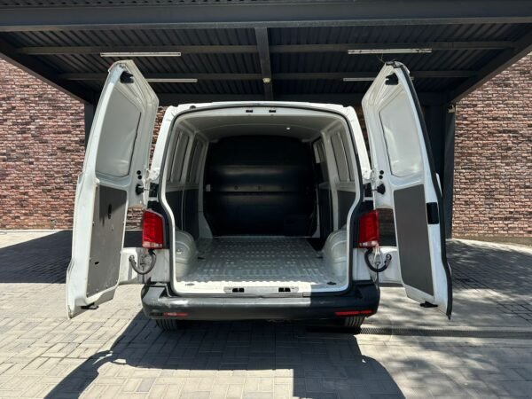 VOLKSWAGEN TRANSPORTER