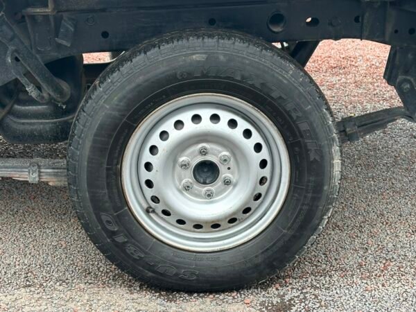 NISSAN NP300