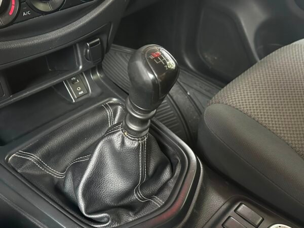 NISSAN NP300