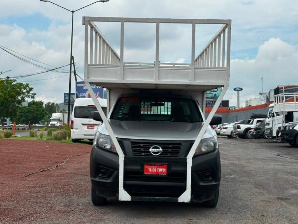 NISSAN NP300