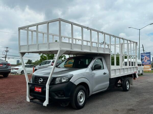 NISSAN NP300