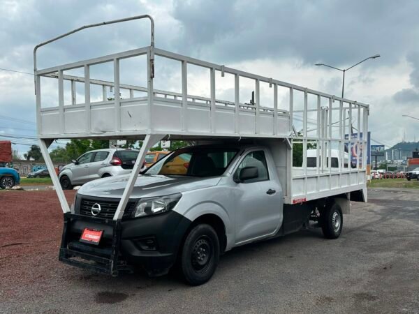 NISSAN NP300