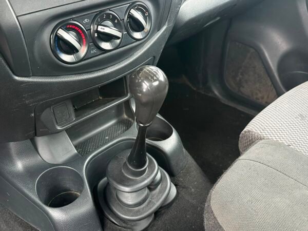 NISSAN NP300
