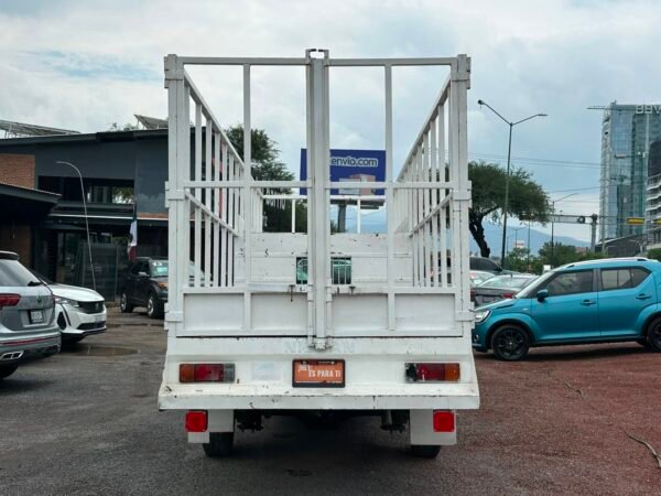 NISSAN NP300