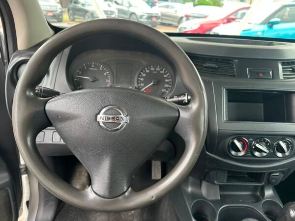 NISSAN NP300