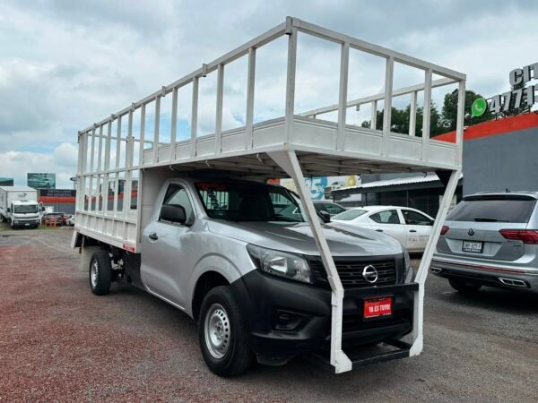 NISSAN NP300