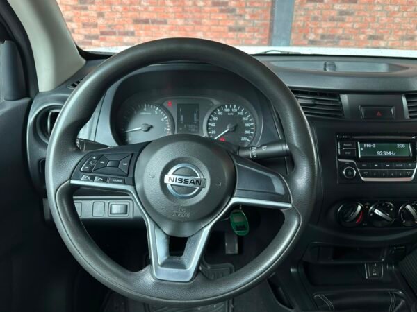 NISSAN NP300