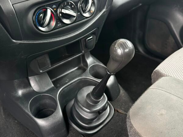 NISSAN NP300