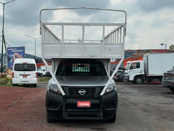 NISSAN NP300