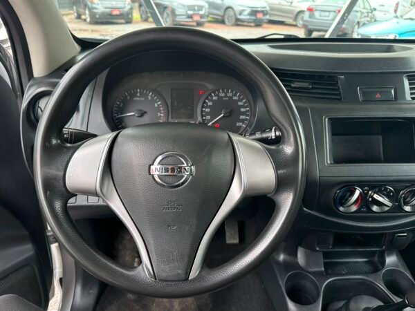 NISSAN NP300