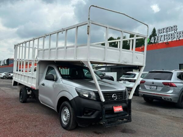 NISSAN NP300