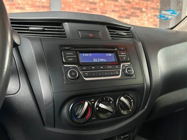 NISSAN NP300