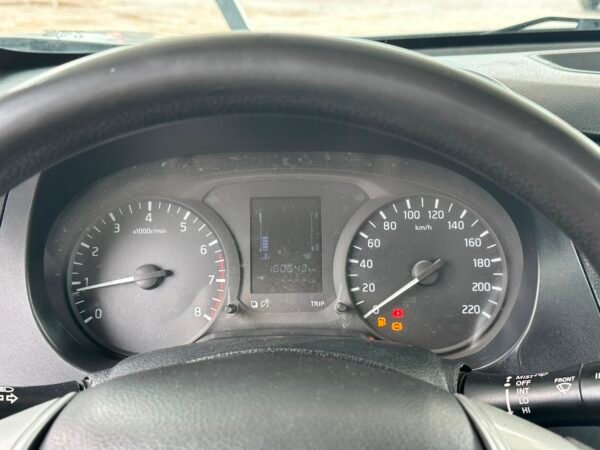 NISSAN NP300