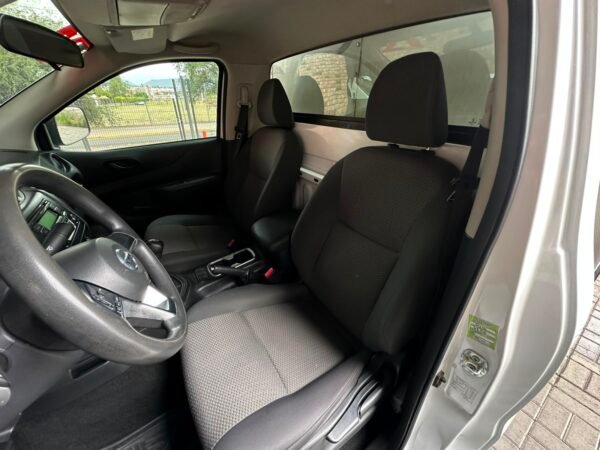 NISSAN NP300