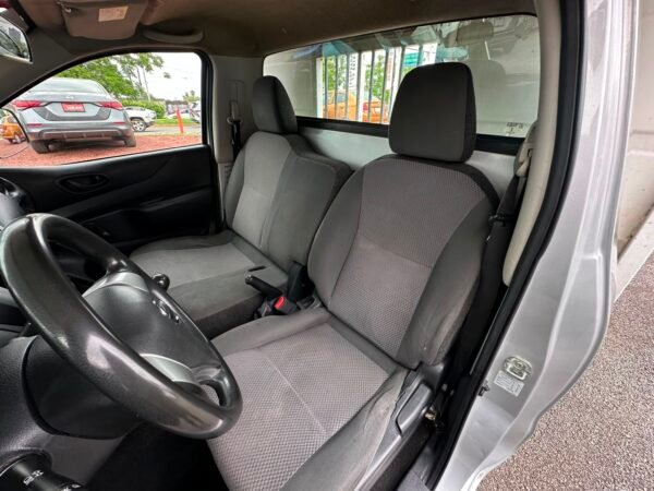 NISSAN NP300