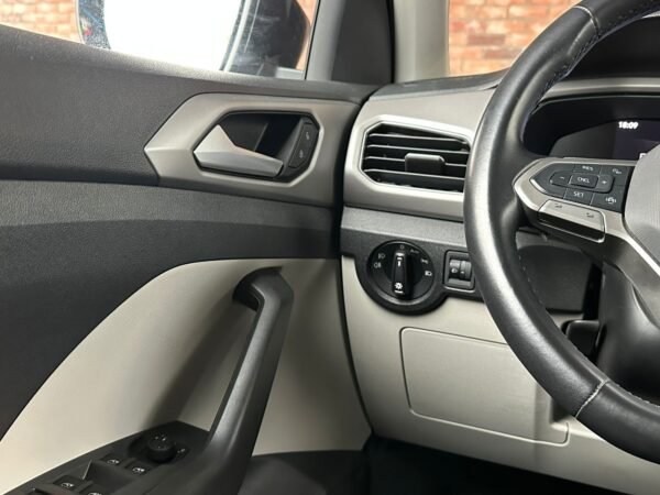 VOLKSWAGEN TAIGUN