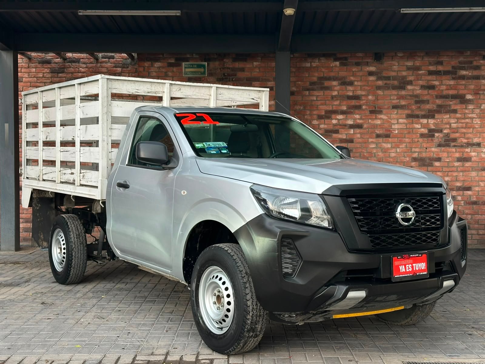 NISSAN ESTACAS