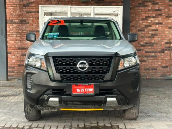 NISSAN ESTACAS