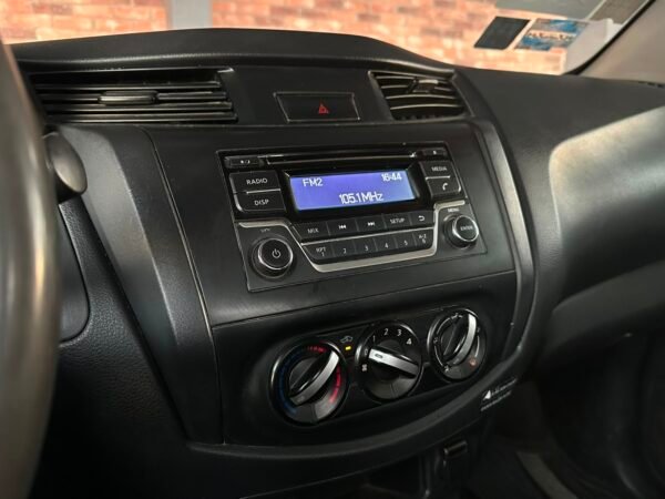 NISSAN ESTACAS