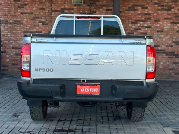 NISSAN PICK UP