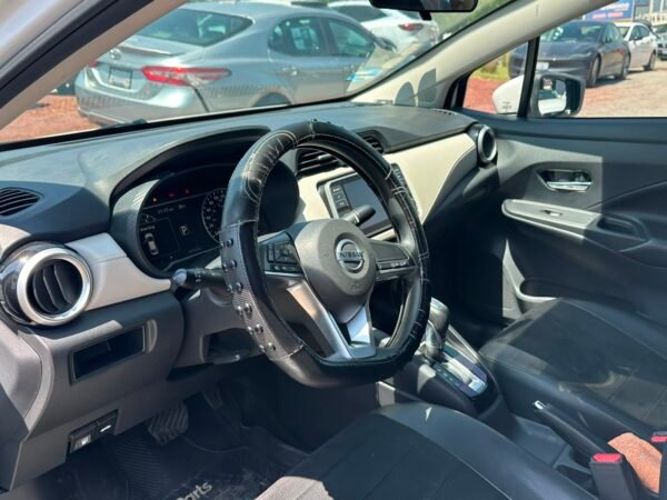 NISSAN VERSA