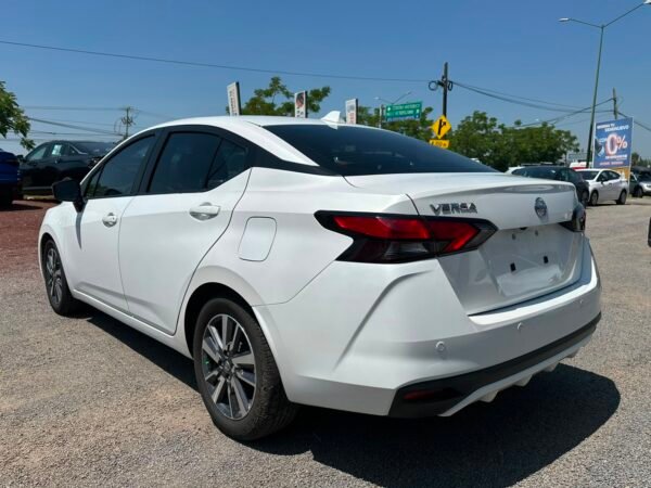 NISSAN VERSA