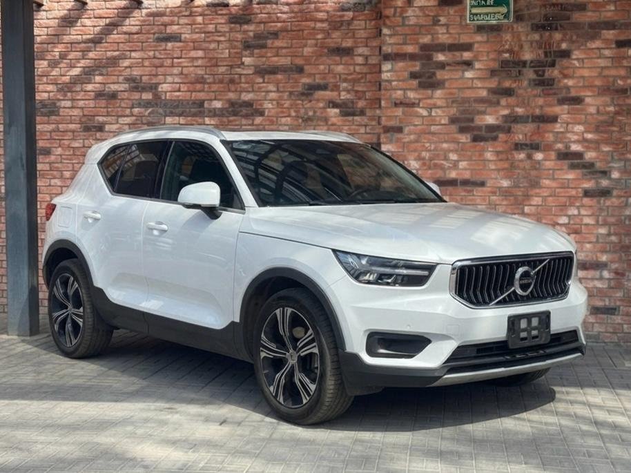 VOLVO CX-40