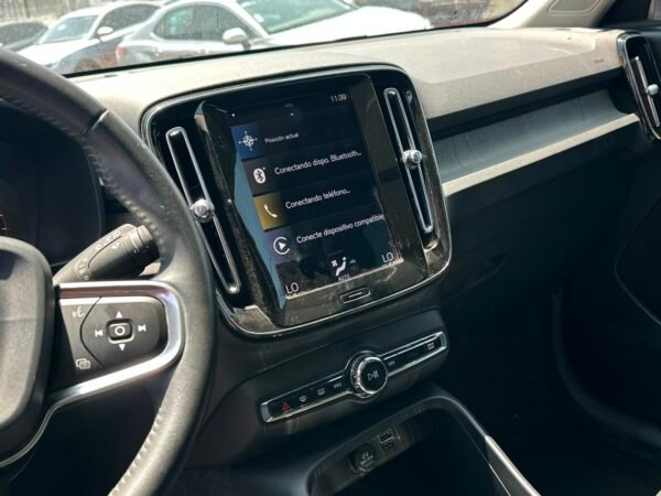 VOLVO CX-40