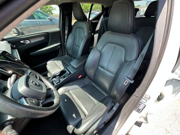 VOLVO CX-40