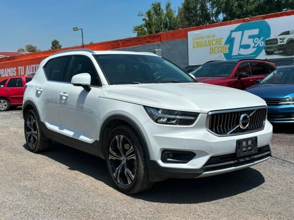 VOLVO CX-40