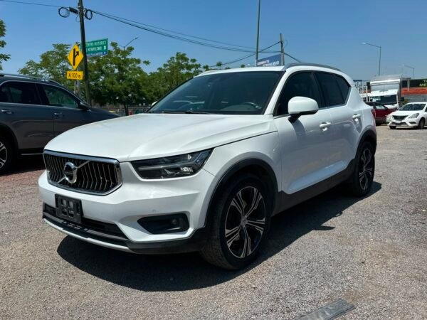 VOLVO CX-40