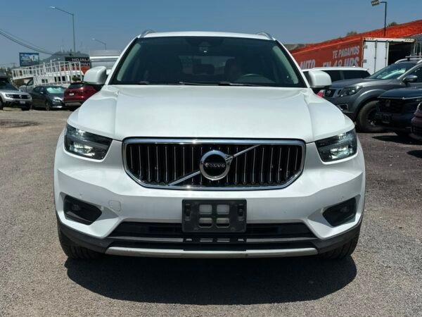 VOLVO CX-40