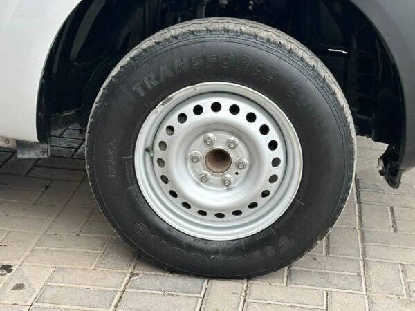 NISSAN NP300
