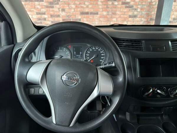NISSAN NP300