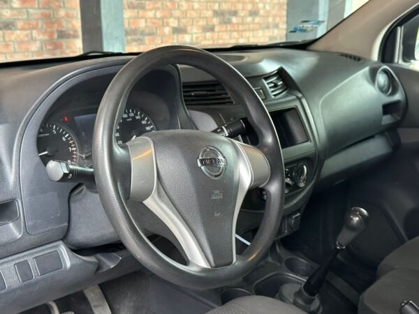 NISSAN NP300