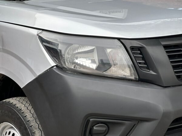 NISSAN NP300