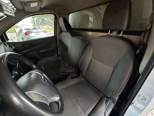 NISSAN NP300