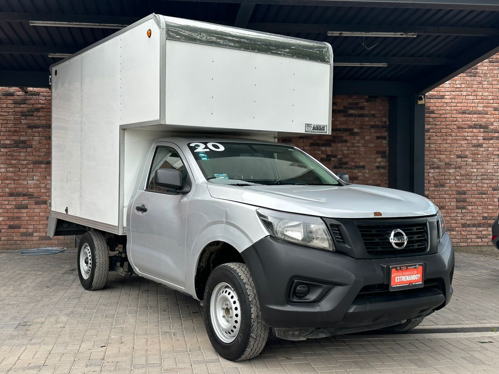 NISSAN NP300