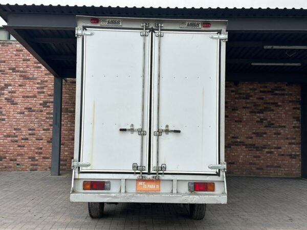 NISSAN NP300