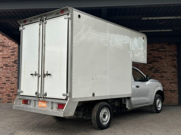 NISSAN NP300