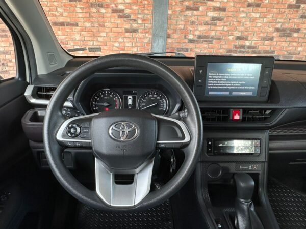 TOYOTA AVANZA