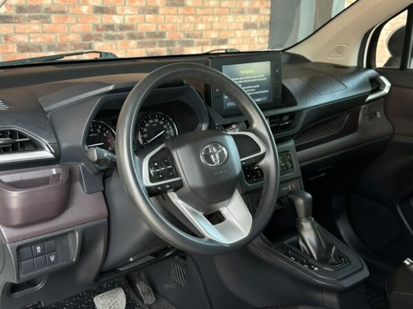 TOYOTA AVANZA